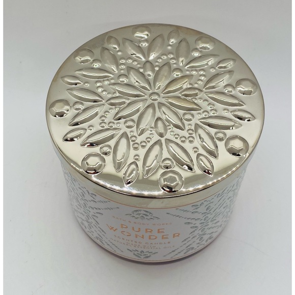 NWT Bath & Body Works Pure Wonder 3-Wick Candle 60+ Hour Burn Time - Picture 7 of 7